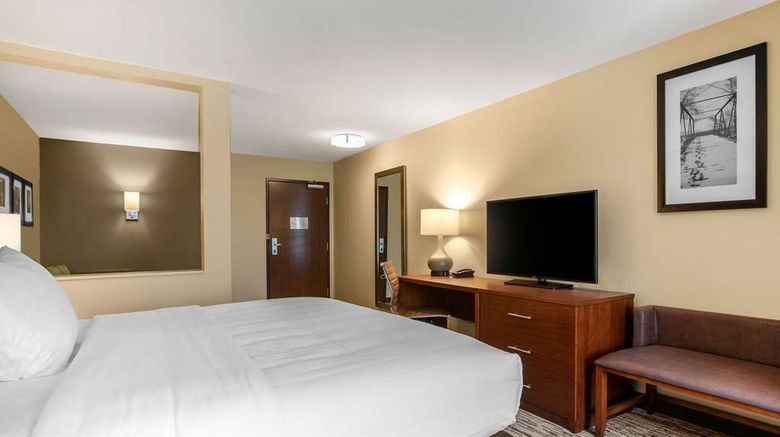 <b>Comfort Inn & Suites ISU Suite</b>. Images powered by <a href="https://iceportal.shijigroup.com/" title="IcePortal" target="_blank">IcePortal</a>.