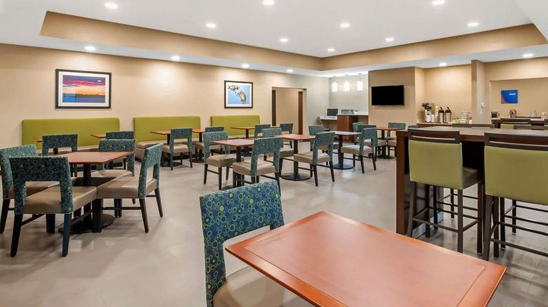 <b>Comfort Inn & Suites ISU Restaurant</b>. Images powered by <a href="https://iceportal.shijigroup.com/" title="IcePortal" target="_blank">IcePortal</a>.
