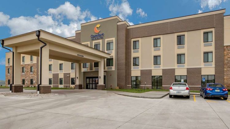 Comfort Inn & Suites ISU Exterior