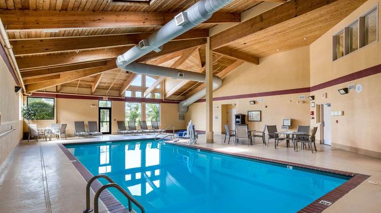 Quality Inn & Suites Lawrence Pool