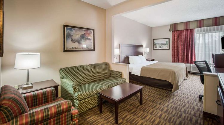 Quality Inn & Suites Lawrence Suite