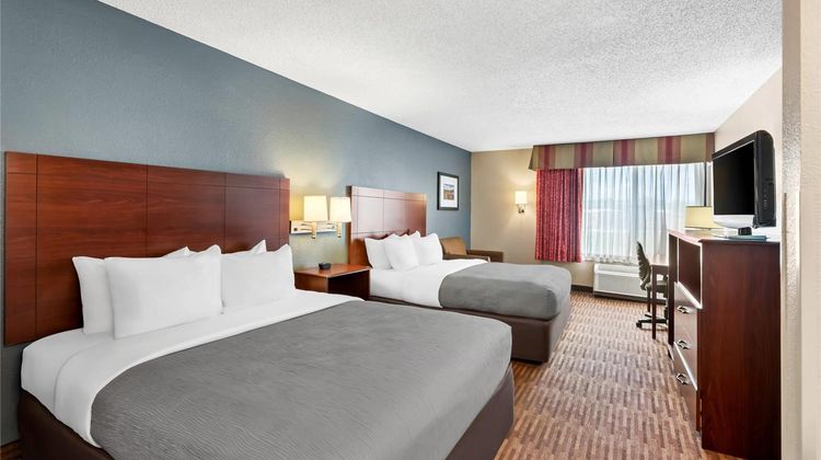 Quality Inn & Suites Lawrence Room