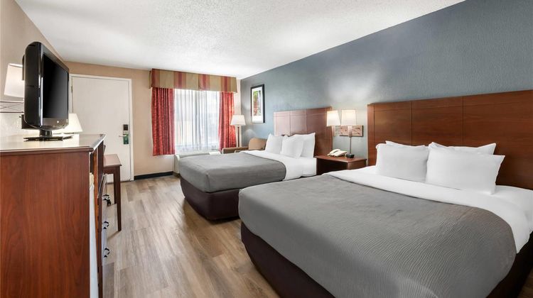 Quality Inn & Suites Lawrence Room