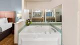 Quality Inn & Suites Lawrence Suite