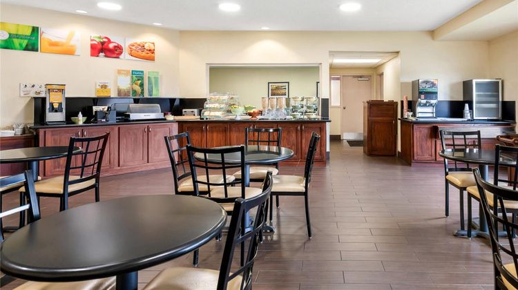 Quality Inn & Suites Lawrence Restaurant