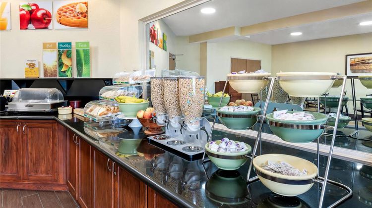Quality Inn & Suites Lawrence Restaurant