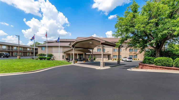 Quality Inn & Suites Lawrence Exterior