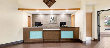 Quality Inn & Suites Lawrence Lobby