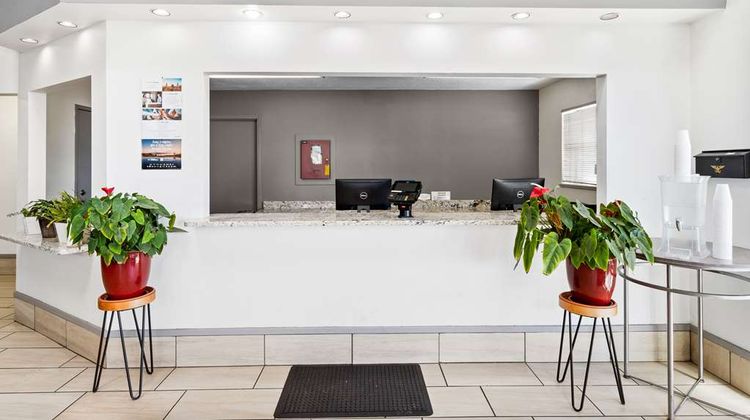 SureStay by Best Western Albuquerque Mid Lobby