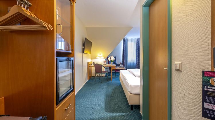 PLAZA Blankenburg Ditzingen, Sure Hotel Room