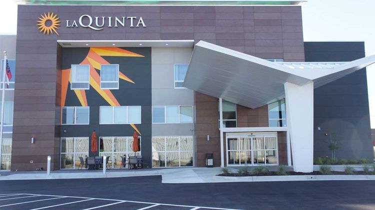 La Quinta Inn & Suites by Wyndham Perry Exterior