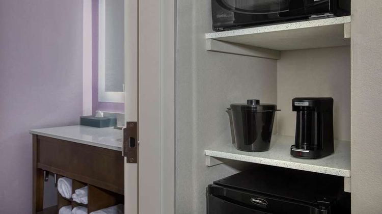La Quinta Inn & Suites by Wyndham Perry Room
