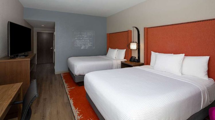 La Quinta Inn & Suites by Wyndham Perry Room