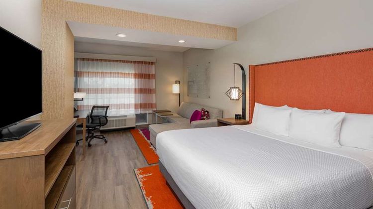 La Quinta Inn & Suites by Wyndham Perry Room