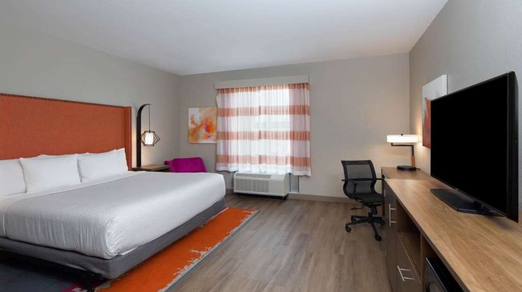 La Quinta Inn & Suites by Wyndham Perry Room