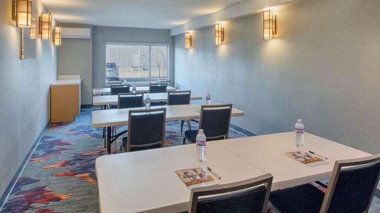 La Quinta Inn & Suites by Wyndham Perry Meeting