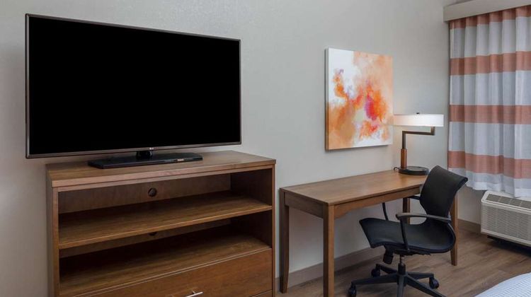 La Quinta Inn & Suites by Wyndham Perry Room