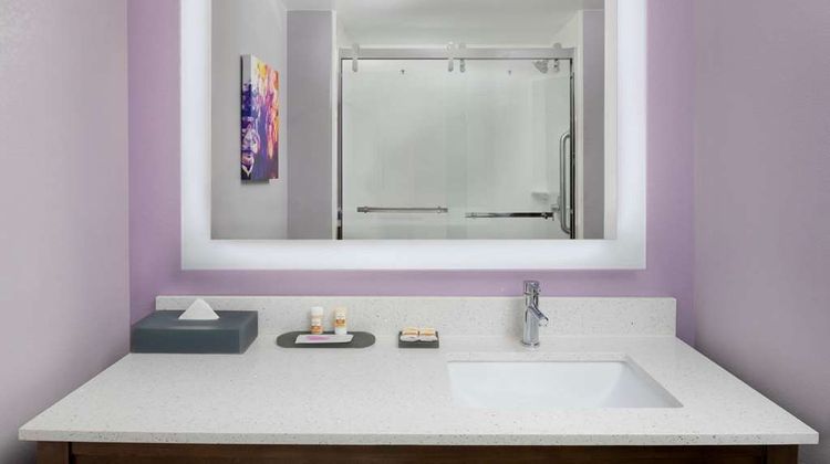 La Quinta Inn & Suites by Wyndham Perry Room