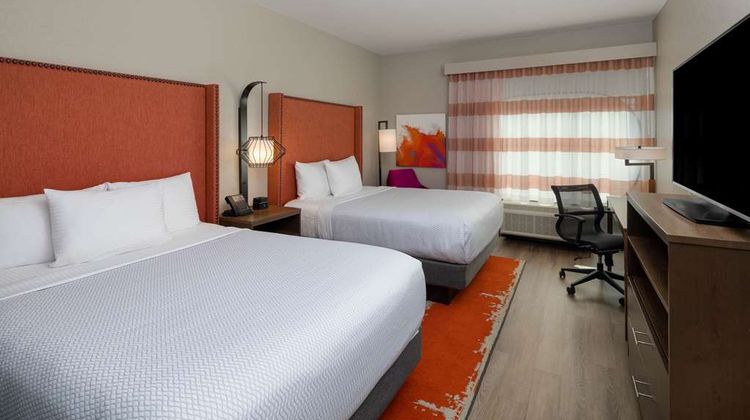 La Quinta Inn & Suites by Wyndham Perry Room