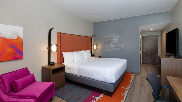 La Quinta Inn & Suites by Wyndham Perry Room