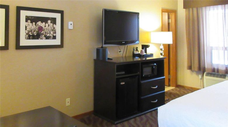 <b>Quality Inn & Suites Detroit Lakes Room</b>. Images powered by <a href="https://iceportal.shijigroup.com/" title="IcePortal" target="_blank">IcePortal</a>.