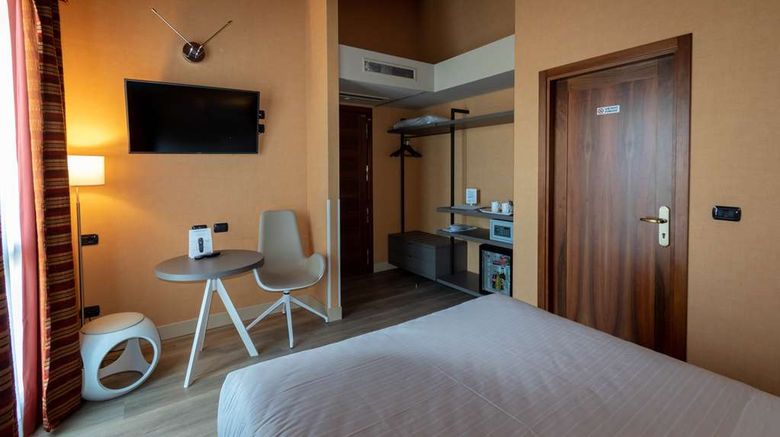 <b>La Villa,Sure Hotel Coll by Best Western Room</b>. Images powered by <a href="https://iceportal.shijigroup.com/" title="IcePortal" target="_blank">IcePortal</a>.