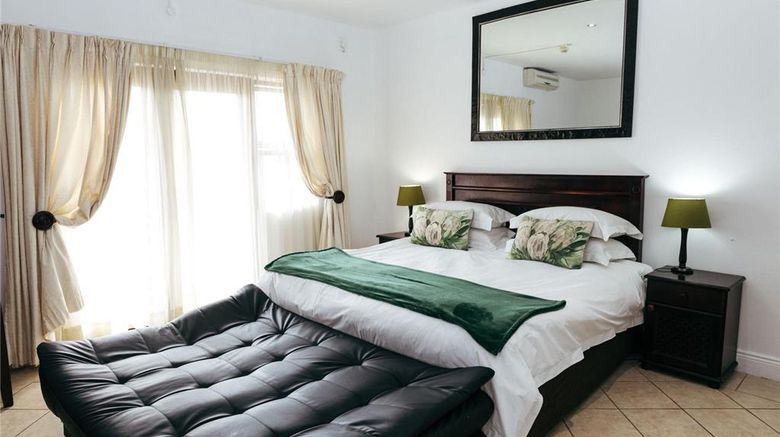 <b>Splendid Inn Port Edward Room</b>. Images powered by <a href="https://iceportal.shijigroup.com/" title="IcePortal" target="_blank">IcePortal</a>.