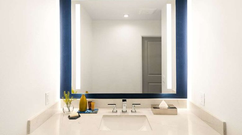 <b>Ayres Hotel Chula Vista Room</b>. Images powered by <a href="https://iceportal.shijigroup.com/" title="IcePortal" target="_blank">IcePortal</a>.