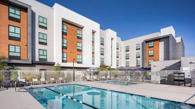 <b>Ayres Hotel Chula Vista Pool</b>. Images powered by <a href="https://iceportal.shijigroup.com/" title="IcePortal" target="_blank">IcePortal</a>.