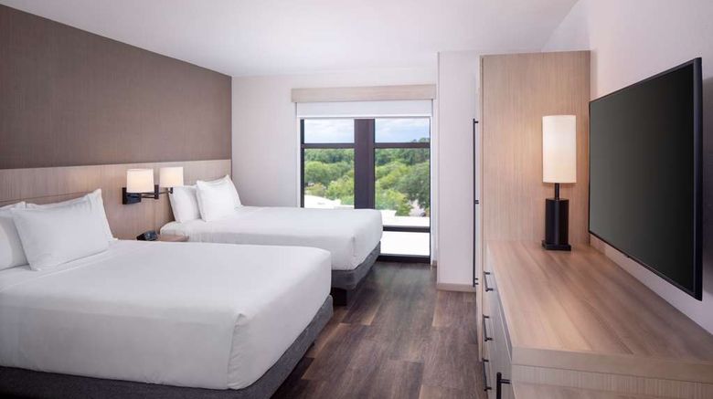 <b>Hyatt Place Mount Pleasant Towne Centre Room</b>. Images powered by <a href="https://iceportal.shijigroup.com/" title="IcePortal" target="_blank">IcePortal</a>.