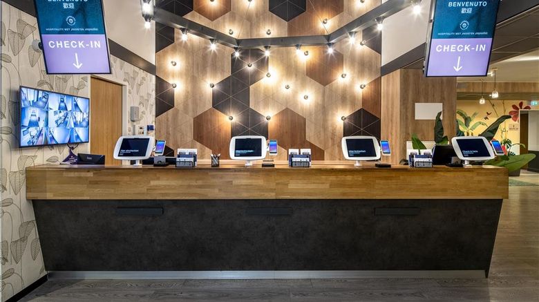 <b>Best Western Amsterdam Lobby</b>. Images powered by <a href="https://iceportal.shijigroup.com/" title="IcePortal" target="_blank">IcePortal</a>.