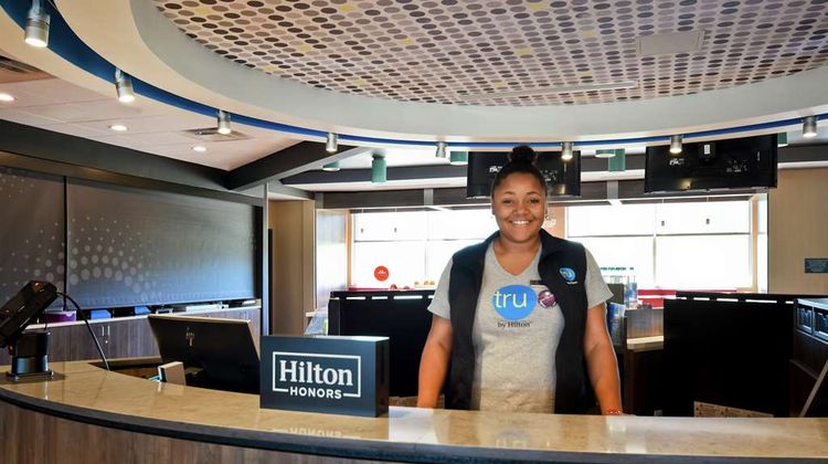 Tru by Hilton Wytheville Lobby