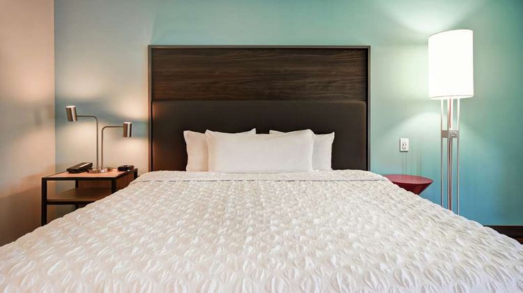 Tru by Hilton Wytheville Room