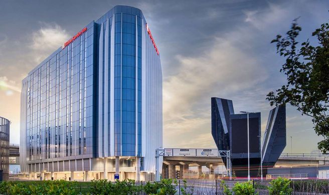 Hilton Garden Inn London Heathrow T2&3 Exterior