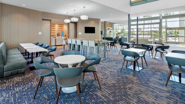 <b>Hampton Inn & Suites San Diego Airport Lobby</b>. Images powered by <a href="https://iceportal.shijigroup.com/" title="IcePortal" target="_blank">IcePortal</a>.