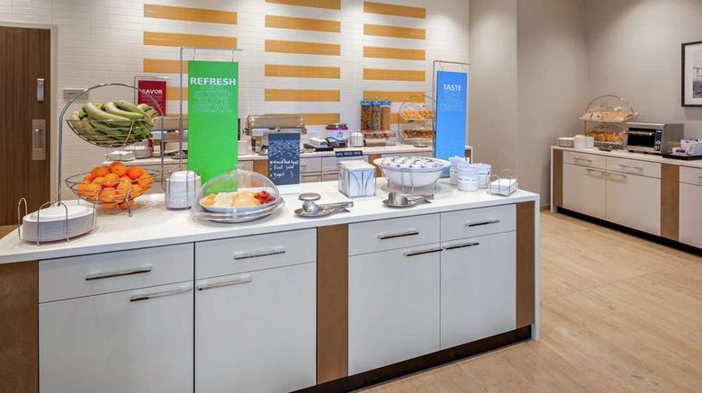 <b>Hampton Inn & Suites San Diego Airport Restaurant</b>. Images powered by <a href="https://iceportal.shijigroup.com/" title="IcePortal" target="_blank">IcePortal</a>.