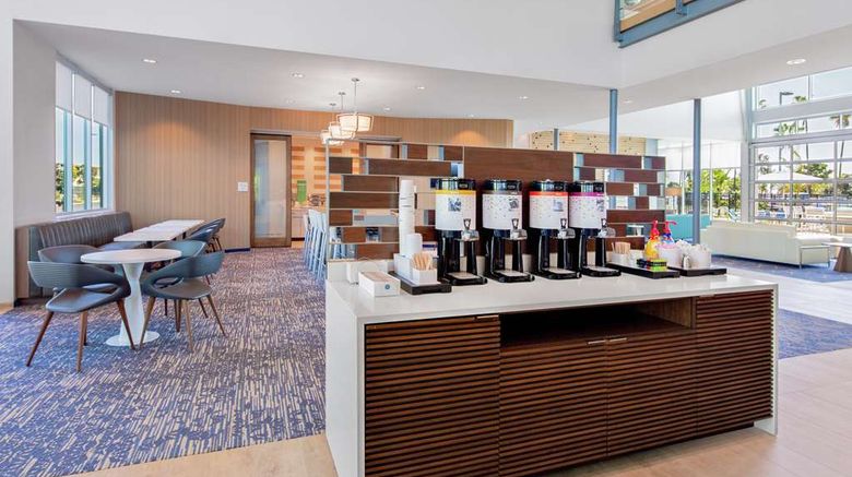 <b>Hampton Inn & Suites San Diego Airport Restaurant</b>. Images powered by <a href="https://iceportal.shijigroup.com/" title="IcePortal" target="_blank">IcePortal</a>.