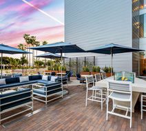 Hampton Inn & Suites San Diego Airport Exterior