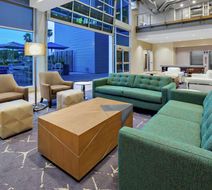 Hampton Inn & Suites San Diego Airport Lobby