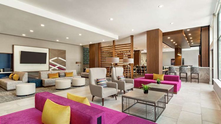 Hilton Garden Inn Seattle Airport Lobby