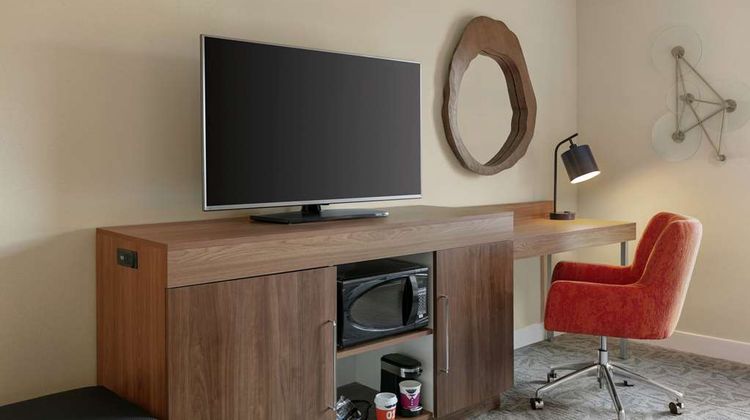 Hampton Inn and Suites Johns Creek Room