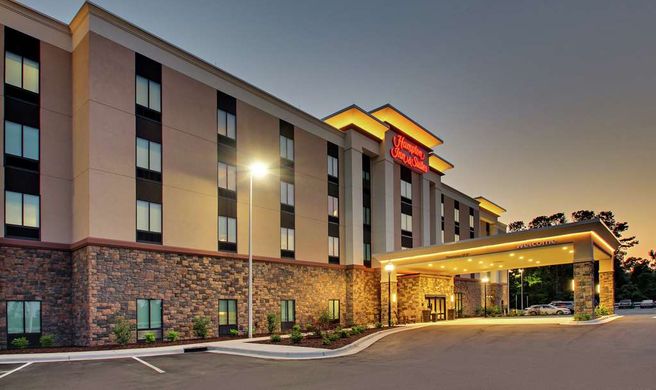 Hampton Inn & Suites by Hilton Southport Exterior