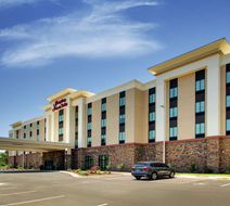 Hampton Inn & Suites by Hilton Southport Exterior