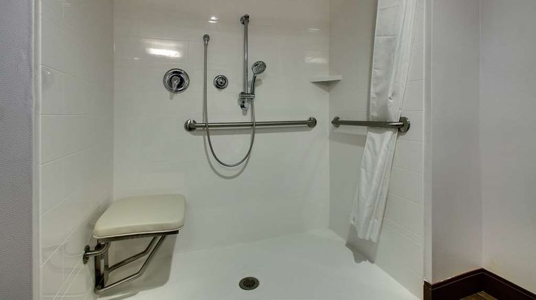 <b>Hampton Inn & Suites by Hilton Southport Room</b>. Images powered by <a href="https://iceportal.shijigroup.com/" title="IcePortal" target="_blank">IcePortal</a>.