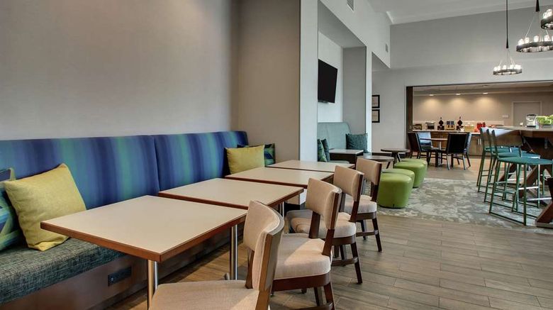 <b>Hampton Inn & Suites by Hilton Southport Lobby</b>. Images powered by <a href="https://iceportal.shijigroup.com/" title="IcePortal" target="_blank">IcePortal</a>.