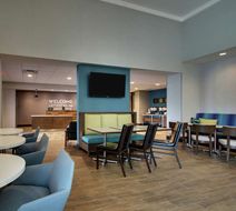 Hampton Inn & Suites by Hilton Southport Lobby