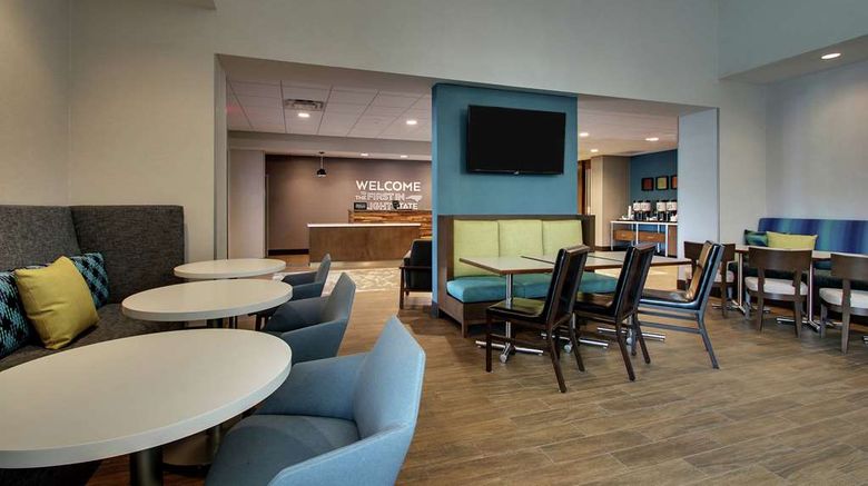 <b>Hampton Inn & Suites by Hilton Southport Lobby</b>. Images powered by <a href="https://iceportal.shijigroup.com/" title="IcePortal" target="_blank">IcePortal</a>.