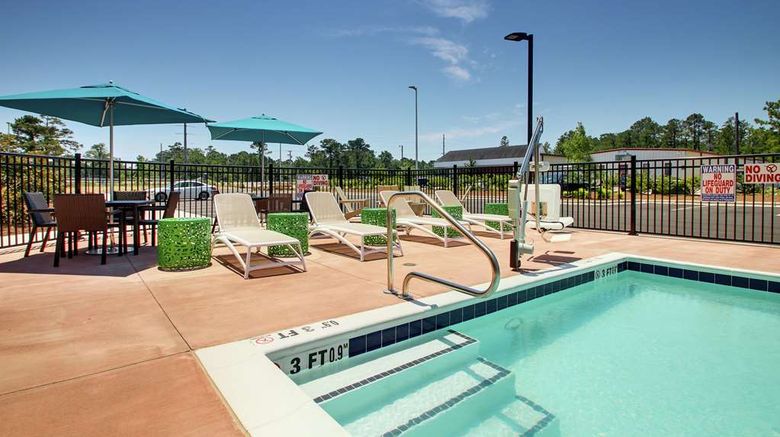 <b>Hampton Inn & Suites by Hilton Southport Pool</b>. Images powered by <a href="https://iceportal.shijigroup.com/" title="IcePortal" target="_blank">IcePortal</a>.