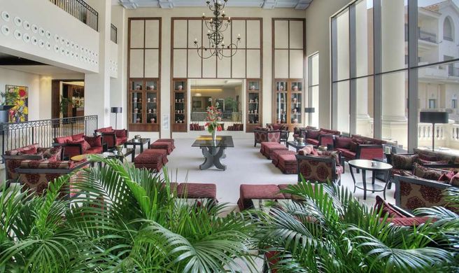 DoubleTree by Hilton La Torre Golf & Spa Lobby