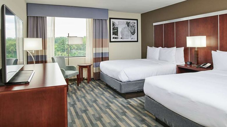 <b>DoubleTree Hotel Raleigh/Crabtree Valley Room</b>. Images powered by <a href="https://iceportal.shijigroup.com/" title="IcePortal" target="_blank">IcePortal</a>.
